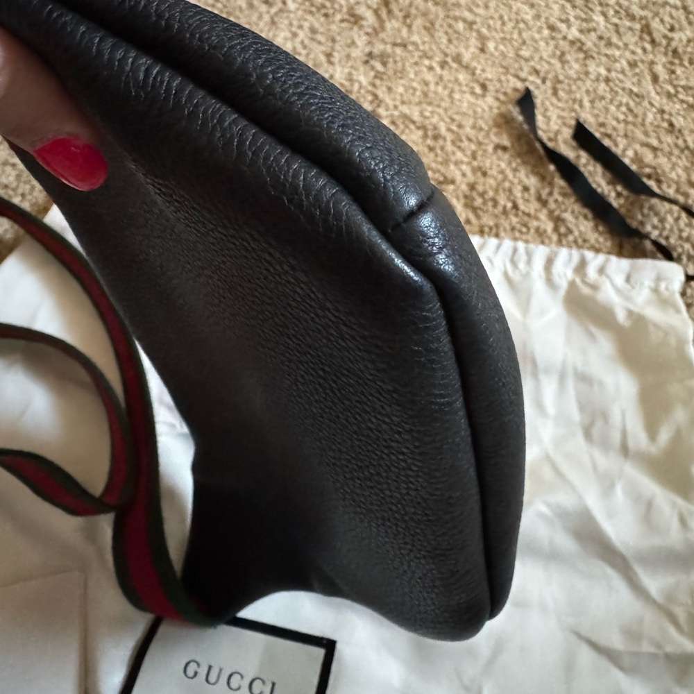Authentic π― Gucci Leather Small Beltbag - Picture 3 of 10